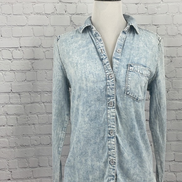 Bullhead Tops - Bullhead Black Small Button Up Chambray Blue Stretchy Long Sleeve Top
